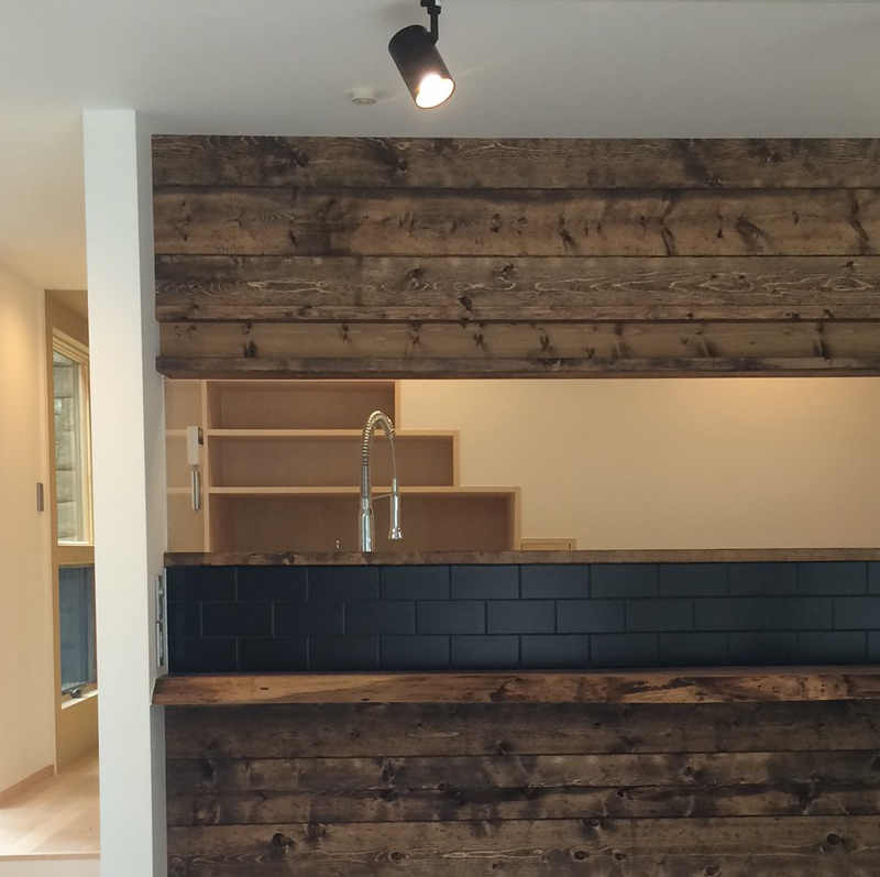 人気のブルックリンスタイルにリノベーションされたシステムキッチン