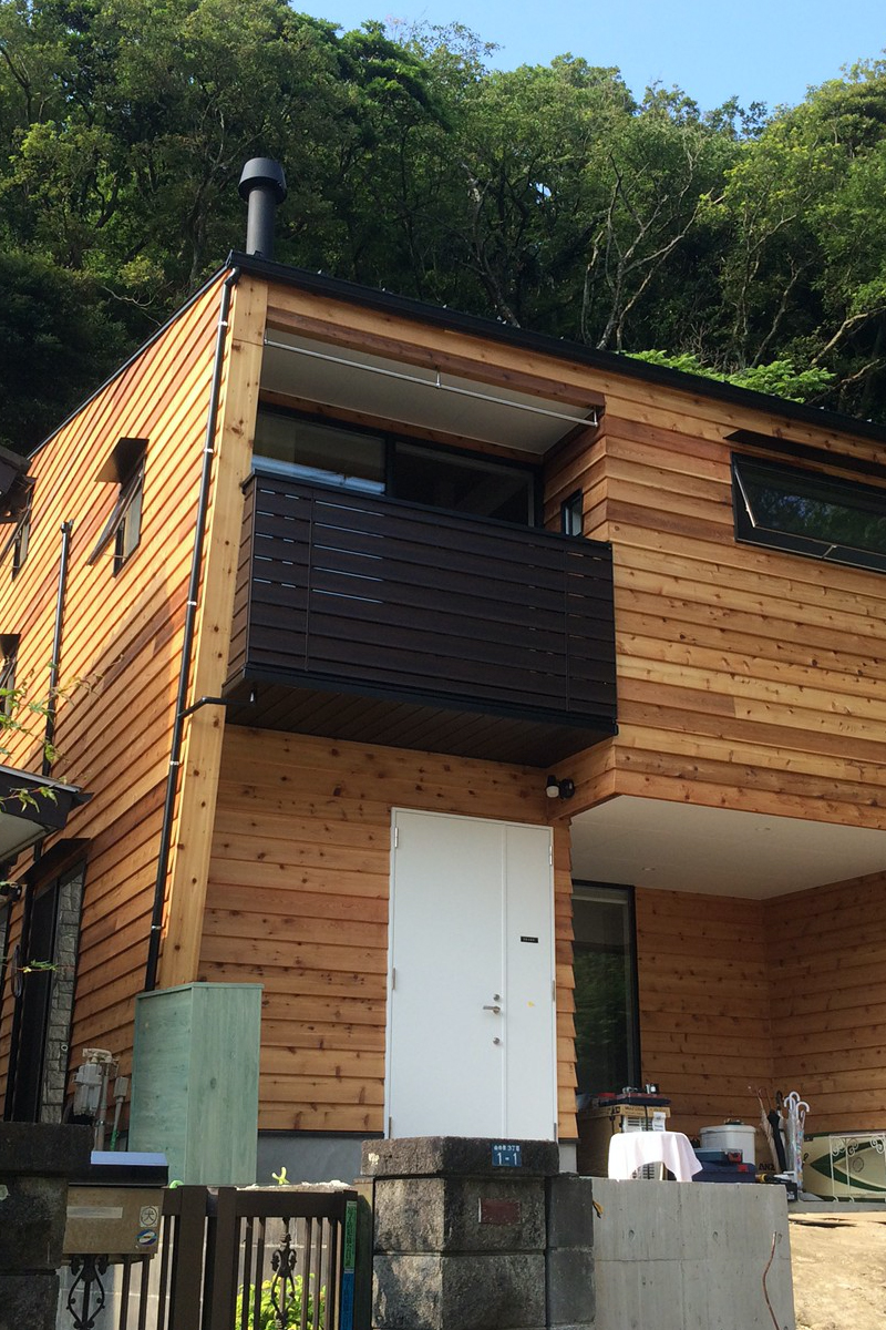 木の温もりが感じられるリノベーション建築